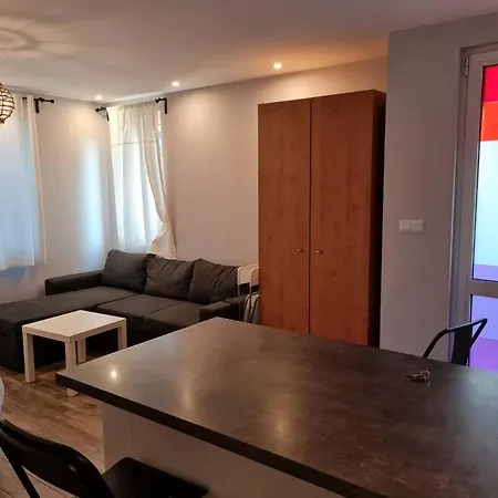 Slavyanska Apartamento *